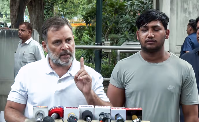 टी-शर्ट उठा राहुल गांधी ने दिखाए साहिल के जख्म, 5 PHOTO में चोट के निशान देख कांप उठेगा कलेजा