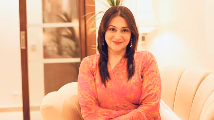 कौन हैं आमिर खान की एक्स-भाभी ईवा ग्रोवर, जिन्हें पति ने कहा था- डायरेक्टर के साथ सोना पड़ेगा!