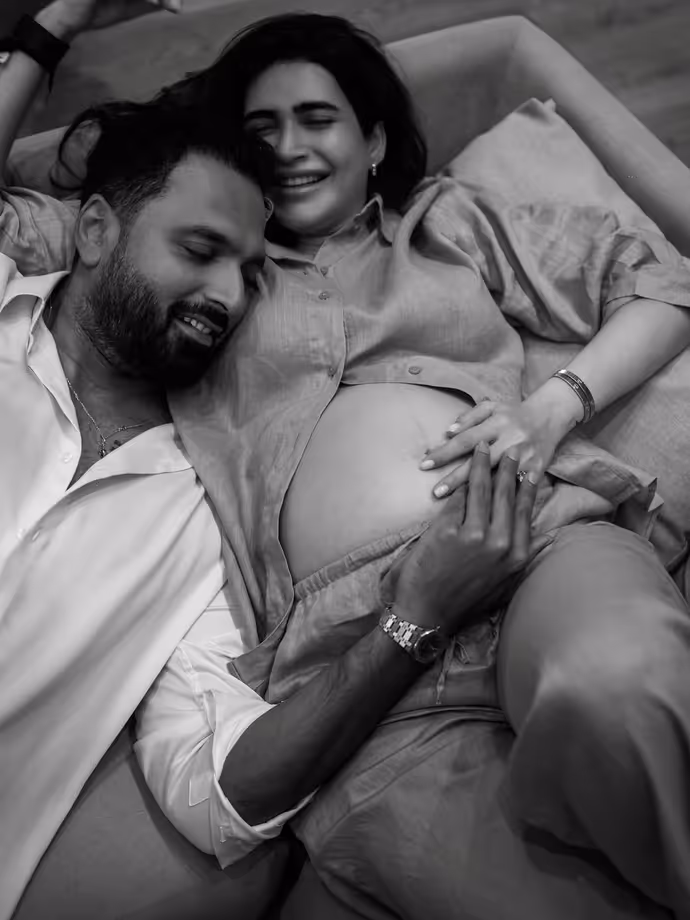 पति ने चूमा बेबी बंप तो शरमा गई एक्ट्रेस, करिश्मा तन्ना के प्रेग्नेंसी पीरियड की 10 रोमांटिक PHOTO