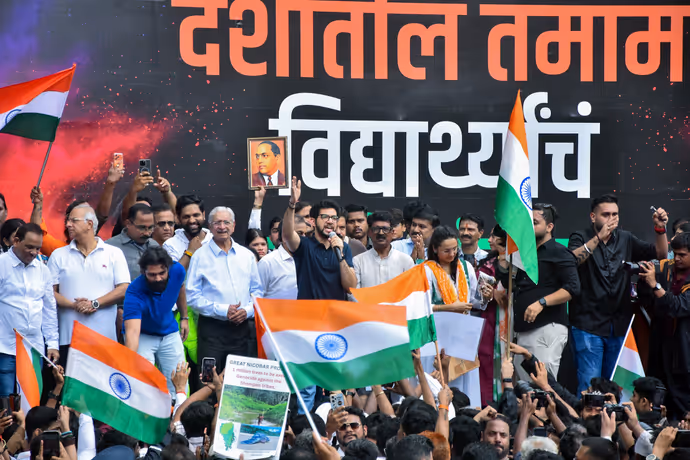 धर्मेंद्र प्रधान के जाने की खुशी में ठाकरे ब्रदर्स ने यूं मनाया जश्न, 5 फोटो में मुंबई से कैसे भरी हुंकार
