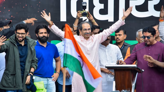 धर्मेंद्र प्रधान के जाने की खुशी में ठाकरे ब्रदर्स ने यूं मनाया जश्न, 5 फोटो में मुंबई से कैसे भरी हुंकार