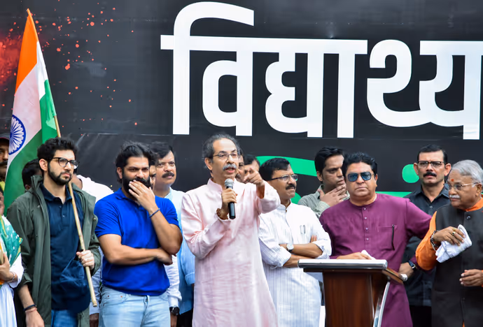 धर्मेंद्र प्रधान के जाने की खुशी में ठाकरे ब्रदर्स ने यूं मनाया जश्न, 5 फोटो में मुंबई से कैसे भरी हुंकार