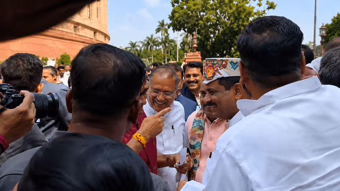 धर्मेंद्र प्रधान का इस्तीफे के बाद भी कम नहीं हुआ रुआब, पहली बार संसद पहुंचने पर हुआ ग्रैंड वेलकम: 5 PHOTO