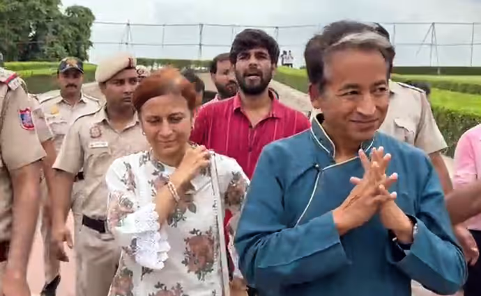 PHOTO NEWS: सरकार को CJP का अल्टीमेटम-संसद में बवाल, 12 तस्वीरों में देखें देश में कहां क्या हुआ?