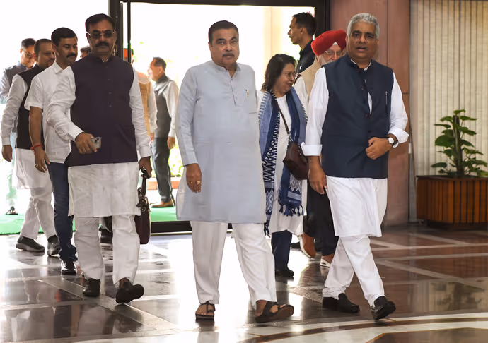 'मंगल मिलन' में भारत की 'तिकड़ी' का गहन चिंतन, 9 PHOTO में देखें BJP के बाकी नेताओं का अंदाज