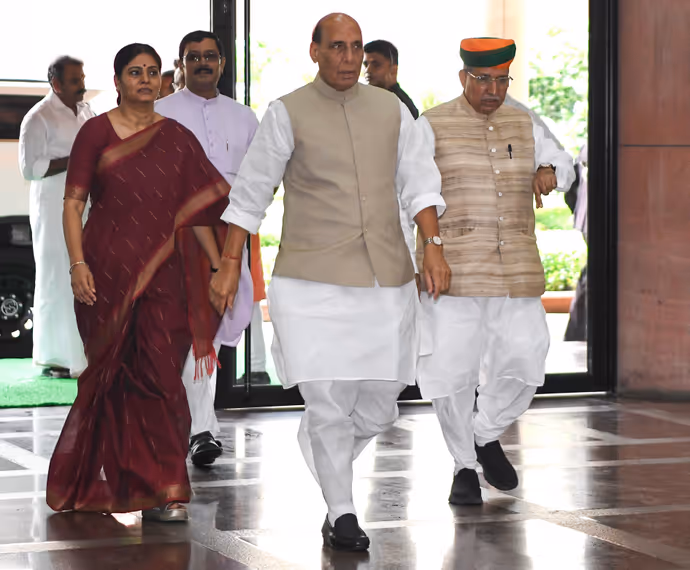 'मंगल मिलन' में भारत की 'तिकड़ी' का गहन चिंतन, 9 PHOTO में देखें BJP के बाकी नेताओं का अंदाज