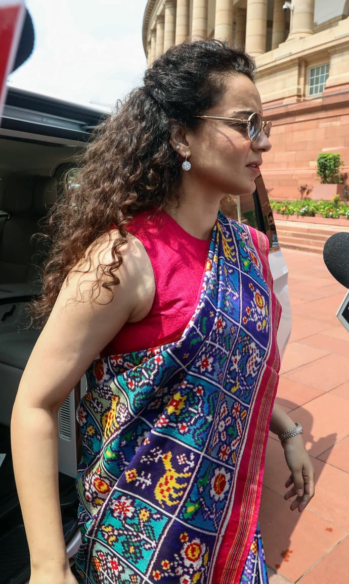 5 Photos: कंगना रनौत का सबसे महंगा संसद लुक? यूजर ने बताया बैग से लेकर घड़ी तक का रेट