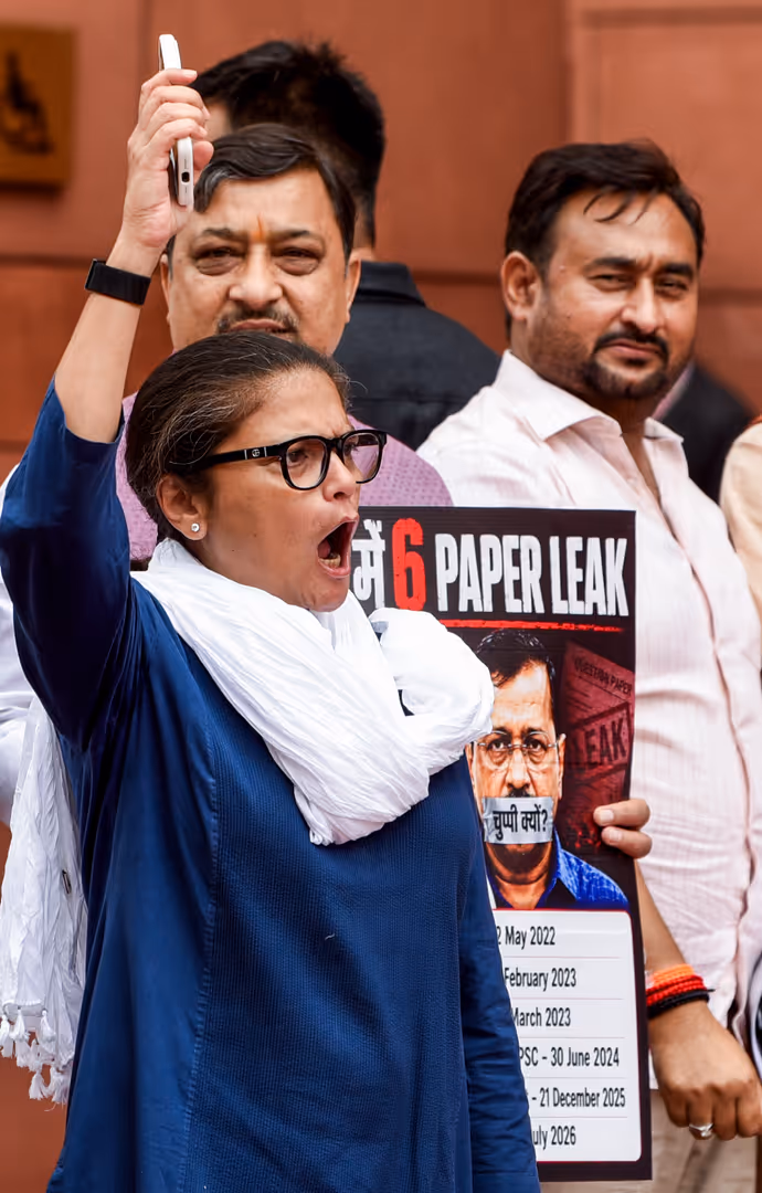 पंजाब में 6 पेपर लीक! सदन में केजरीवाल-मान को BJP ने घेरा-6 PHOTOS