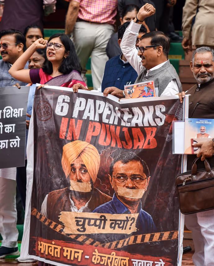 पंजाब में 6 पेपर लीक! सदन में केजरीवाल-मान को BJP ने घेरा-6 PHOTOS