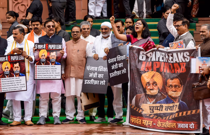 पंजाब में 6 पेपर लीक! सदन में केजरीवाल-मान को BJP ने घेरा-6 PHOTOS