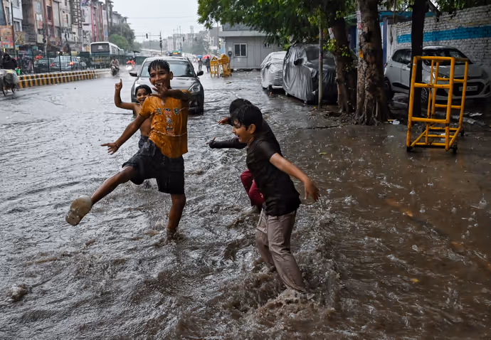 PHOTO NEWS: कहीं गुस्सा-कहीं हंसी..संसद से सड़क तक कैसे मचा बवाल, 10 तस्वीरों में देश का हाल