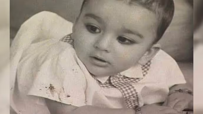 67 के हुए संजय दत्त, 4 महीने की उम्र से लेकर आज तक की देखें उनकी 10 रेयर तस्वीरें