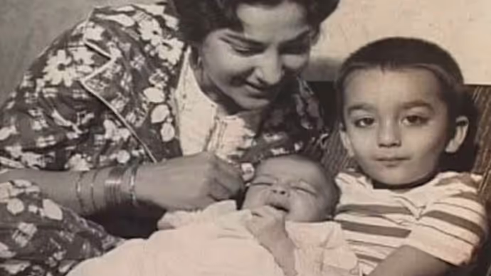 67 के हुए संजय दत्त, 4 महीने की उम्र से लेकर आज तक की देखें उनकी 10 रेयर तस्वीरें