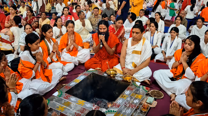 Guru Purnima: हरिद्वार से काशी तक गुरुओं को नमन, 10 तस्वीरों में देखें गुरु पूर्णिमा की धूम