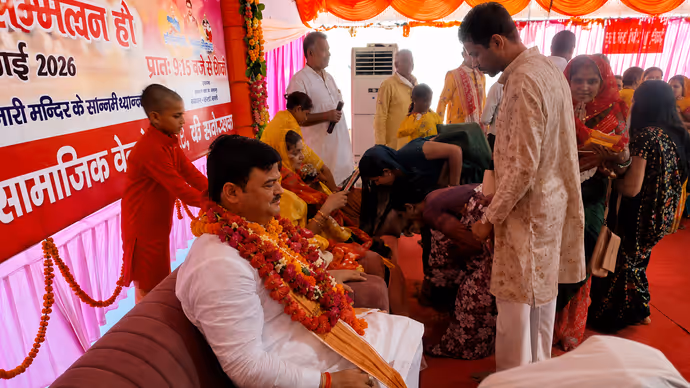 Guru Purnima: हरिद्वार से काशी तक गुरुओं को नमन, 10 तस्वीरों में देखें गुरु पूर्णिमा की धूम