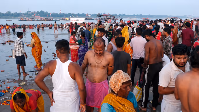 Guru Purnima: हरिद्वार से काशी तक गुरुओं को नमन, 10 तस्वीरों में देखें गुरु पूर्णिमा की धूम