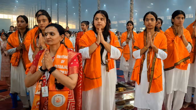 Guru Purnima: हरिद्वार से काशी तक गुरुओं को नमन, 10 तस्वीरों में देखें गुरु पूर्णिमा की धूम