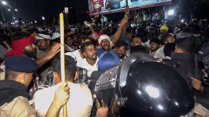Bhopal Farmers Protest: 7 तस्वीरों में देखें किसानों का आंदोलन, सड़क पर बन रही दाल-बाटी