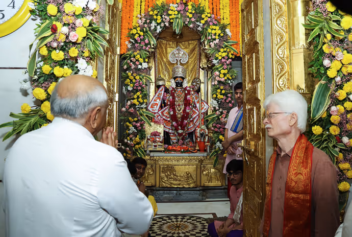 गुरु पूर्णिमा पर योगी, सम्राट चौधरी समेत 7 CM की खास तस्वीरः किसी ने किया भंडारा, किसी ने कराई सत्यनारायण कथा