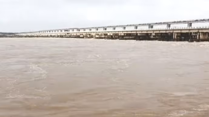 IMD का 16 राज्यों में अलर्ट! हरिद्वार में कांवड़िया बहा, रुद्रप्रयाग में बोल्डर गिरा...12 तस्वीरों में देखिए भीषण बारिश का कहर