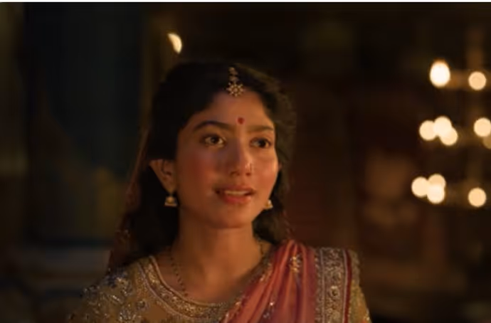 8 Photos: सामने आया 'रामायणम् पार्ट 1' की सीता का लुक, साई पल्लवी ने जीता दिल या नहीं?