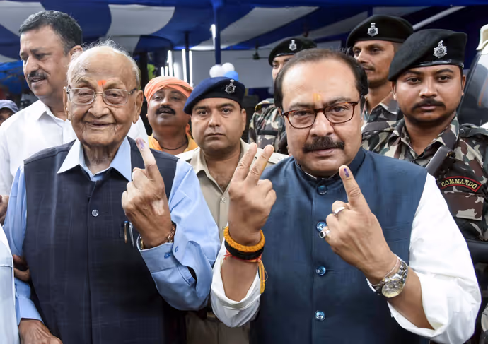 बांकीपुर विधानसभा उपचुनाव में वोटिंग डे की 8 तस्वीरें: आम से खास तक देखें किस-किस ने डाला वोट