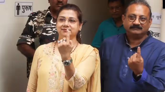 बांकीपुर विधानसभा उपचुनाव में वोटिंग डे की 8 तस्वीरें: आम से खास तक देखें किस-किस ने डाला वोट