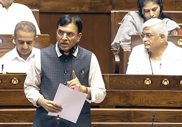 लोकसभा और राज्यसभा में दिग्गज नेताओं की 20 अग्रेसिव तस्वीर, देखें कौन-कौन खो बैठा आपा?