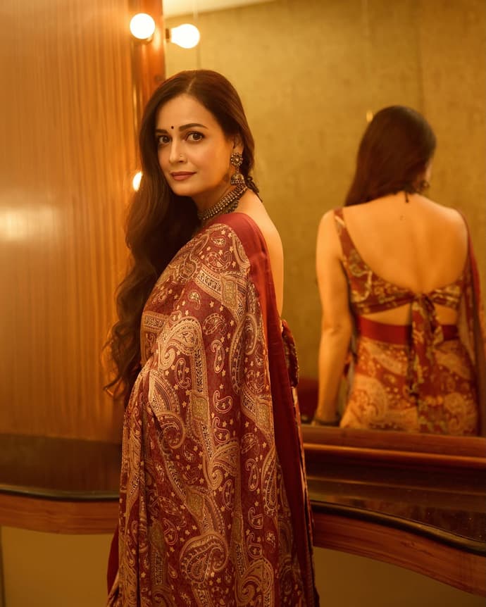 'ऑपरेशन सफेद सागर' की दीया मिर्जा ने साड़ी में फ्लॉन्ट किया संस्कार, 8 Photos में देखें खूबसूरती