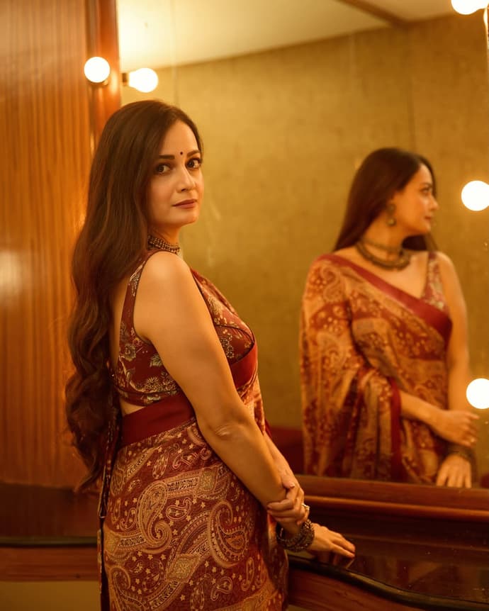 'ऑपरेशन सफेद सागर' की दीया मिर्जा ने साड़ी में फ्लॉन्ट किया संस्कार, 8 Photos में देखें खूबसूरती