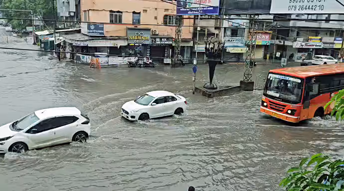 मानसून का कहर! अलकनंदा का रौद्र रूप और बारिश से तबाही की 8 खौफनाक तस्वीरें