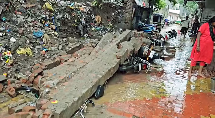 मानसून का कहर! अलकनंदा का रौद्र रूप और बारिश से तबाही की 8 खौफनाक तस्वीरें