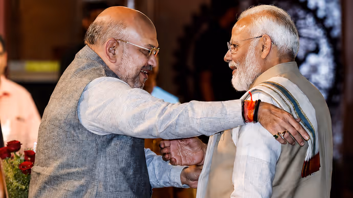 किस्मत से मिलते हैं ऐसे दोस्त : 5 तस्वीरों में देखिए और जानिए कौन हैं मोदी से अमिताभ तक का Best Friend