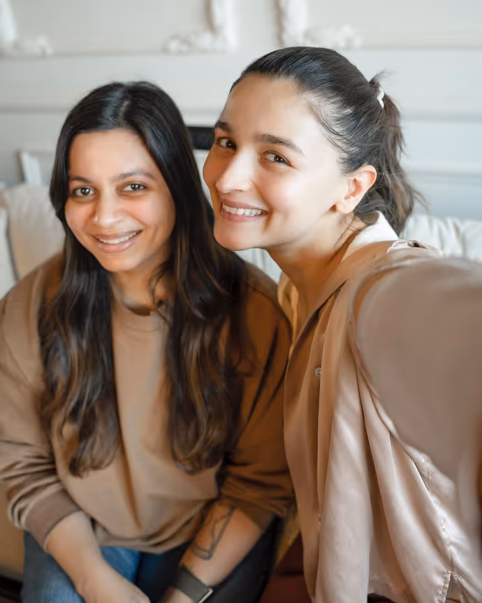 Sisters Day 2026: कोई गोल्फर, कोई आर्मी ऑफिसर, क्या करती हैं इन 10 हीरोइनों की ख़ूबसूरत बहनें