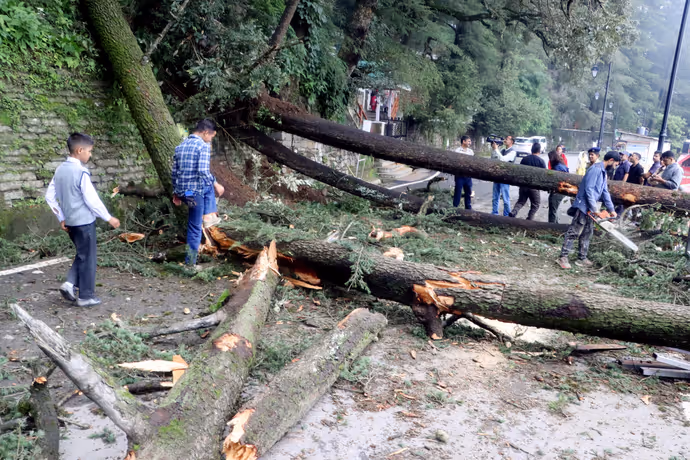 रुद्रप्रयाग में अलकनंदा का रौद्र रूप, 10 तस्वीरों में देखें देशभर में बारिश-बाढ़ से मची तबाही