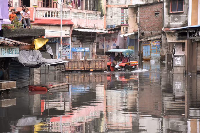 रुद्रप्रयाग में अलकनंदा का रौद्र रूप, 10 तस्वीरों में देखें देशभर में बारिश-बाढ़ से मची तबाही