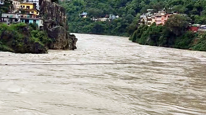 रुद्रप्रयाग में अलकनंदा का रौद्र रूप, 10 तस्वीरों में देखें देशभर में बारिश-बाढ़ से मची तबाही