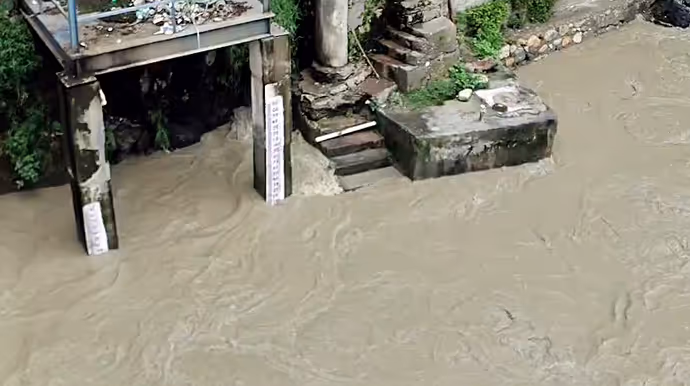 रुद्रप्रयाग में अलकनंदा का रौद्र रूप, 10 तस्वीरों में देखें देशभर में बारिश-बाढ़ से मची तबाही