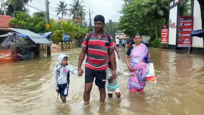 रुद्रप्रयाग में अलकनंदा का रौद्र रूप, 10 तस्वीरों में देखें देशभर में बारिश-बाढ़ से मची तबाही