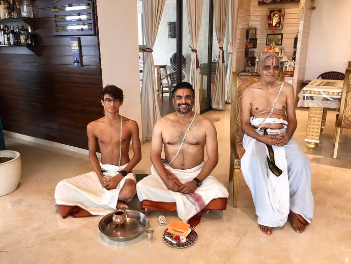 ₹17.5 करोड़ के इस आलीशान घर में रहते हैं माधवन, मेडिटेशन रूम से गार्डन तक 12 तस्वीरों में लग्जरी होम