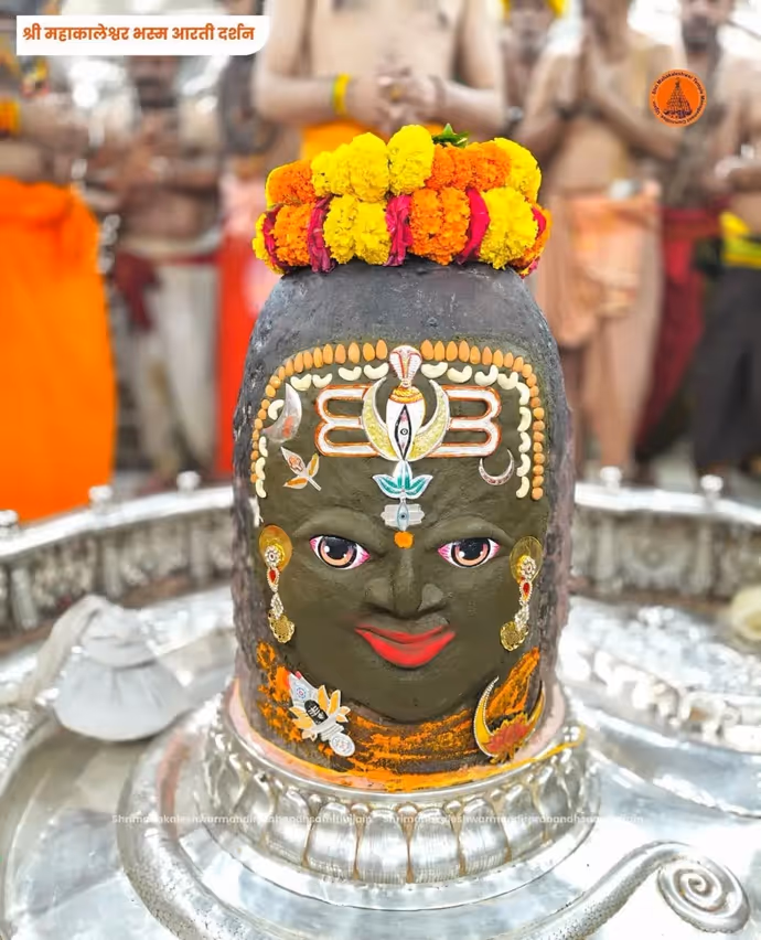 सावन के पहले सोमवार पर बाबा महाकाल का दिव्य श्रृंगार, 10 तस्वीरों में करें दर्शन