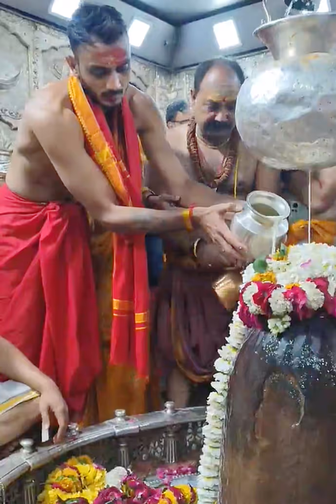 बाबा महाकाल के दरबार में हाजिरी लगा चुके हैं ये 9 भारतीय क्रिकेटर्स, देखें पूरी लिस्ट