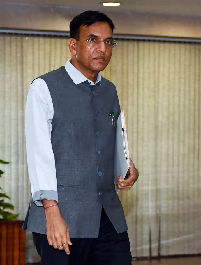 BJP का 'मंगल मिलन': चेहरों पर टेंशन, गायब मुस्कान..बहुत कुछ कह रहीं ये 8 तस्वीरें
