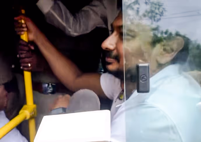 गिरफ्तारी के बाद भी मुस्कुराते रहे स्टालिन, 5 PHOTO में देखें उदयनिधि के चेहरे पर नहीं दिखी शिकन