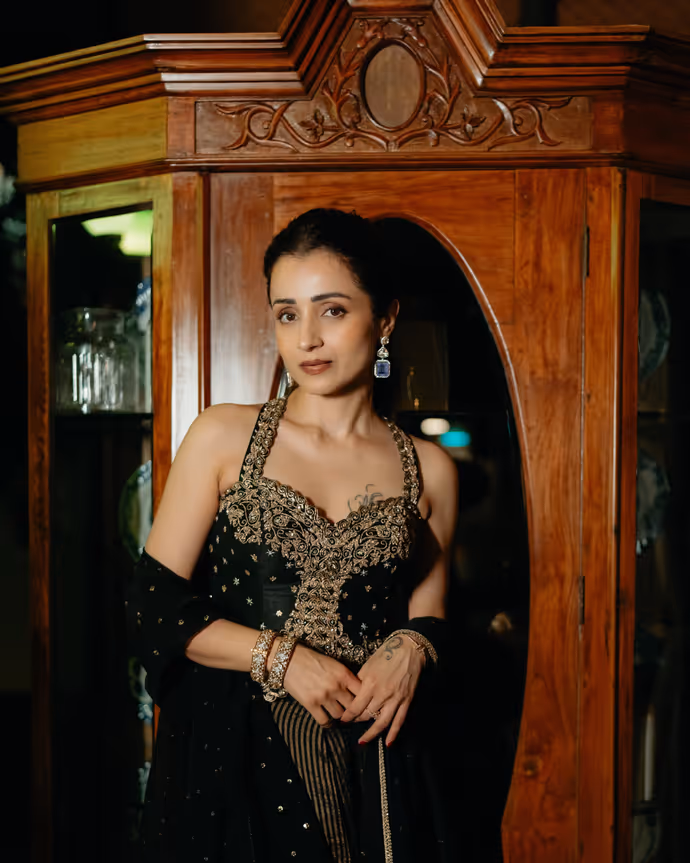 कितनी अमीर हैं तृषा कृष्णन? 10 PHOTO में नेटवर्थ, फीस पढ़ाई, करियर की पूरी कहानी