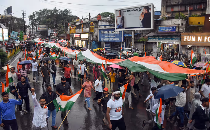 10 शहर...10 तस्वीरें, दिल्ली-मुंबई, रांची और पटना की सड़कों पर उतरे छात्र, पेपरलीक पर पूरे देश में बवाल