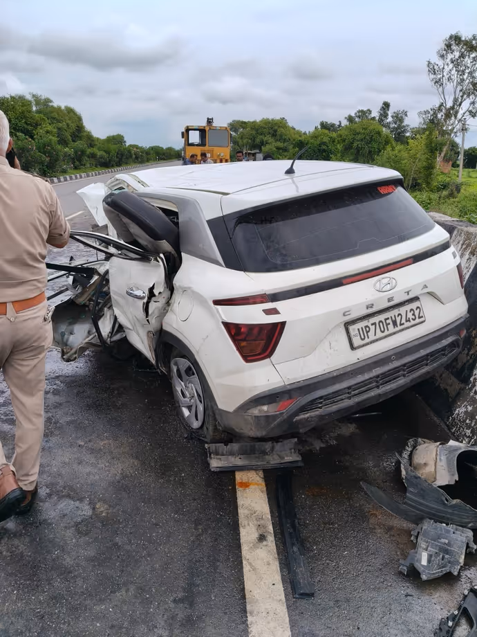 अतीक के घर एक और तबाही: भाई अली से मिलने निकला था अबान, और फिर...देखें 7 खौफनाक तस्वीरें