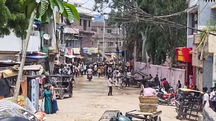 पटना में युवक की मौत के बाद भड़की हिंसा! 8 PHOTO में देखें जीरो माइल पर आग, पथराव और बवाल