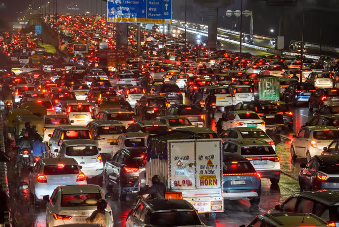 आसमान से आफत, सड़कों पर सैलाब! 10 PHOTO में देखें बारिश से बेहाल दिल्ली-NCR