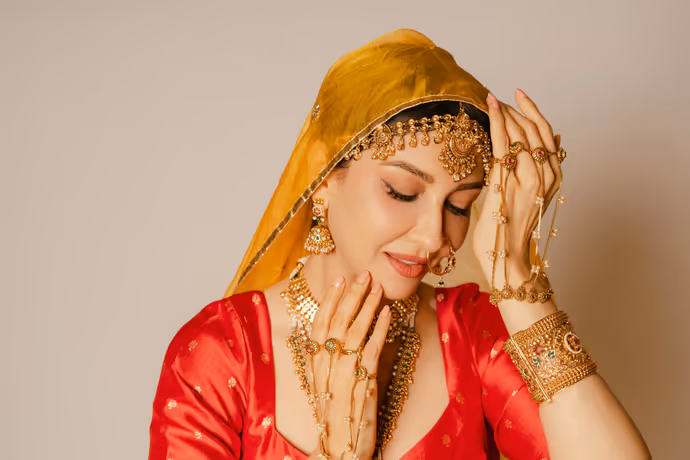 रहमान डकैत की बेगम का छाया अनारकली लुक, 6 PHOTOS में देखें सौम्या टंडन की खूबसूरती